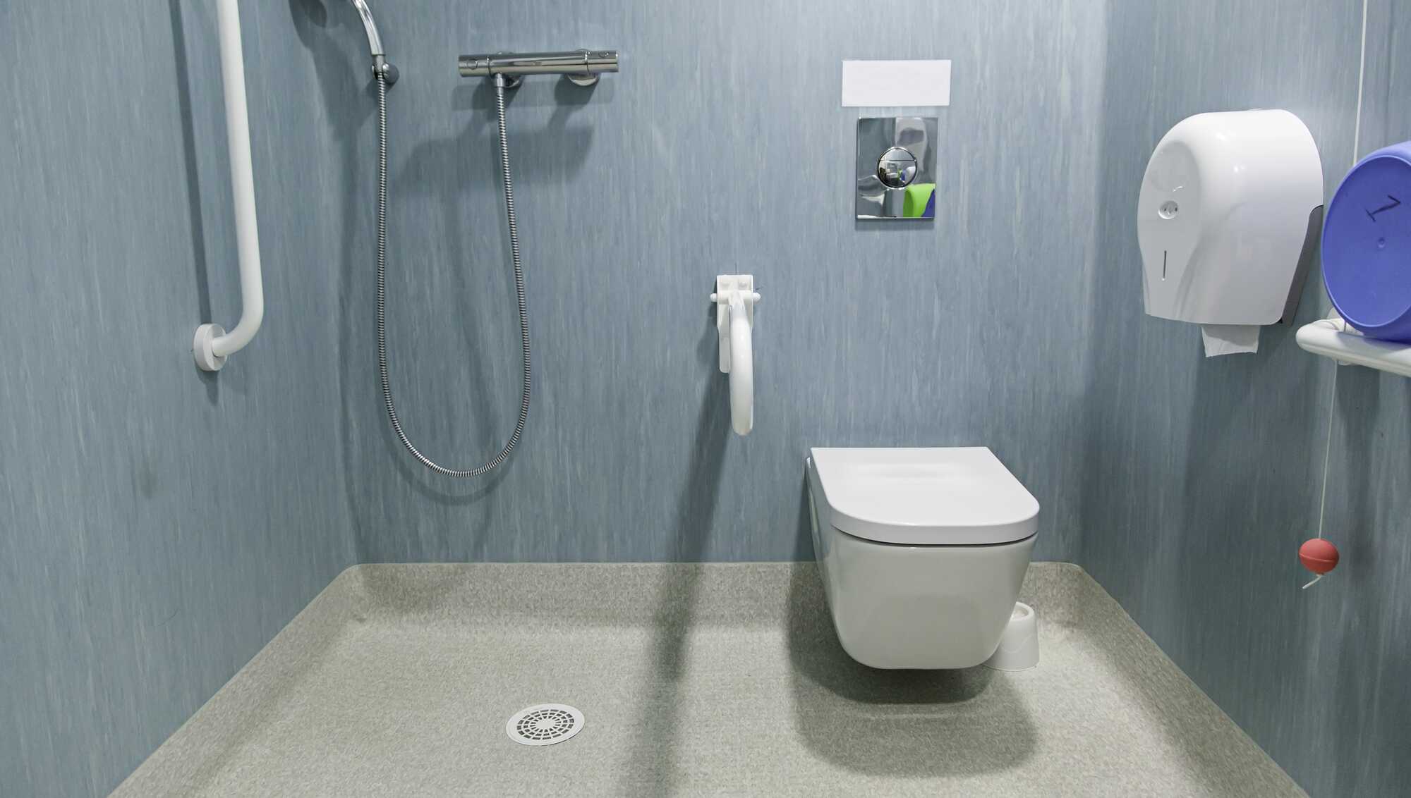 Photo d'une salle de bain avec remontée de plinthe